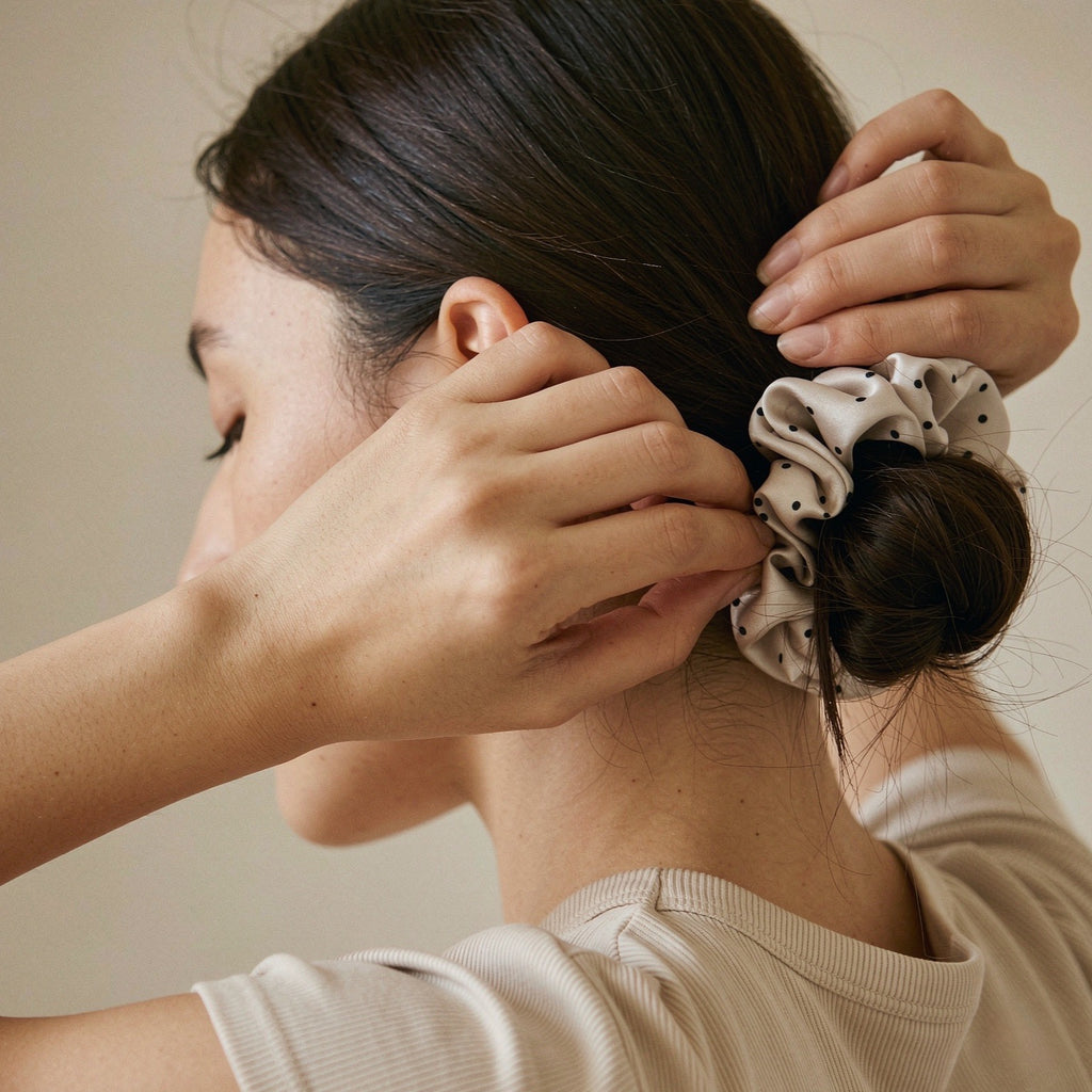 POFFLET Dot Mood Scrunchie detail view