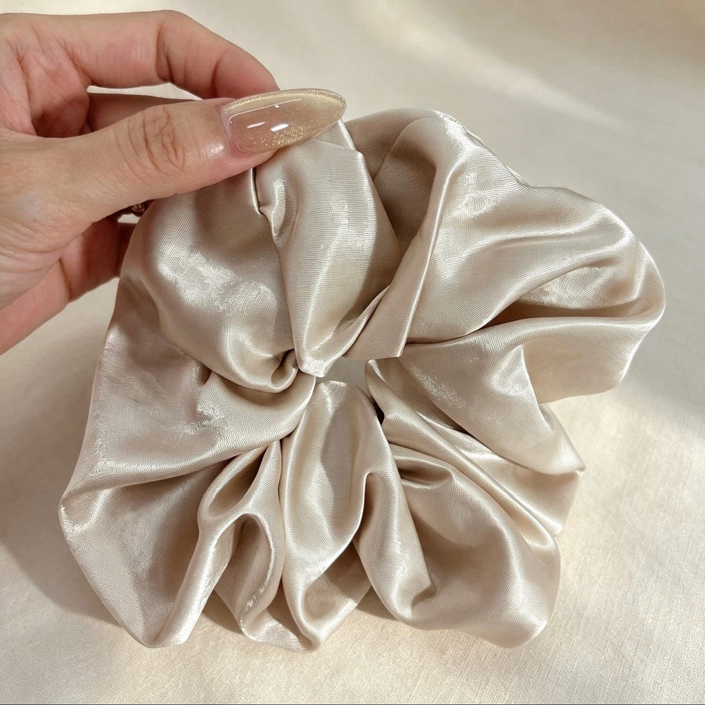 POFFLET Soft Shine Scrunchie in Champagne