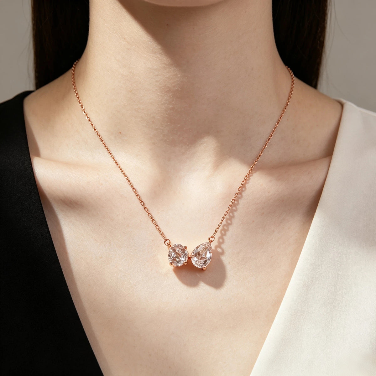 POFFLET Side by Side Necklace detail view