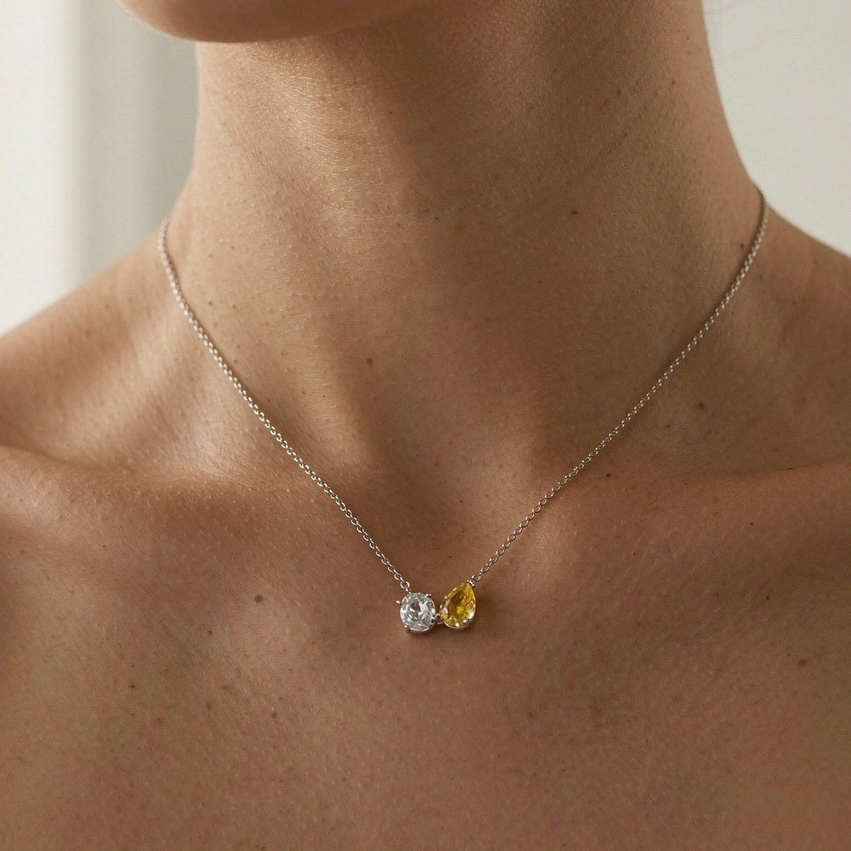 POFFLET Side by Side Necklace detail view