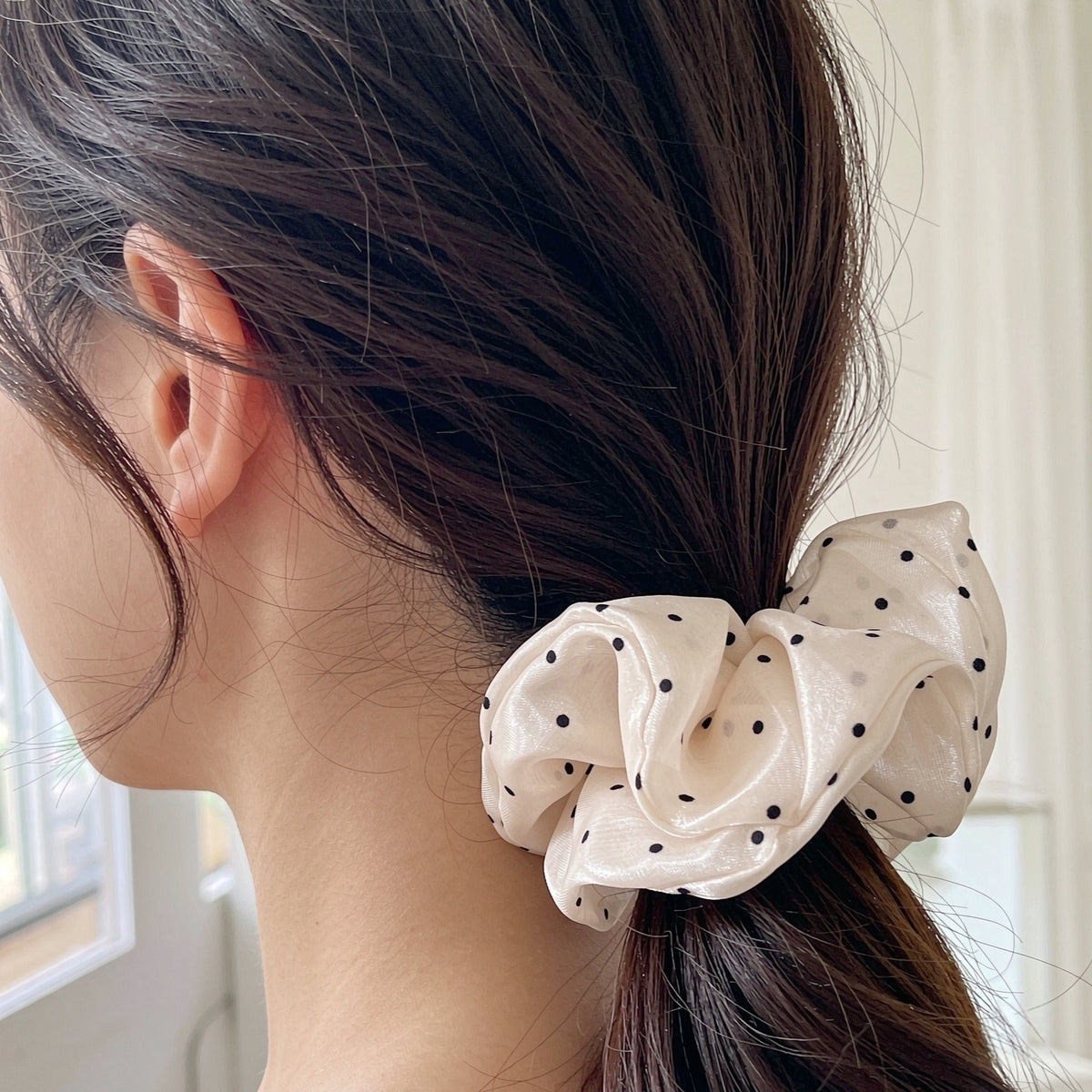 POFFLET Shimmer Dot Scrunchie detail view